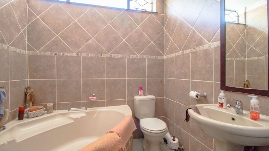 3 Bedroom Property for Sale in Beyerspark Gauteng