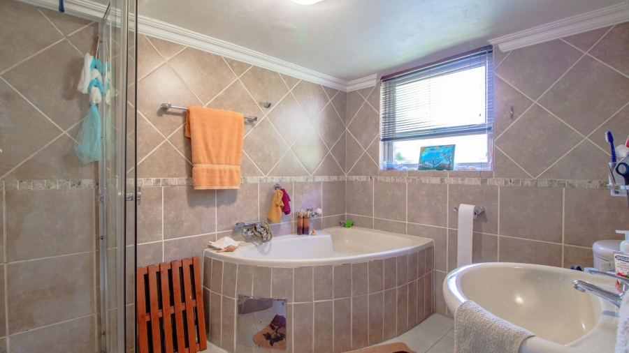 3 Bedroom Property for Sale in Beyerspark Gauteng