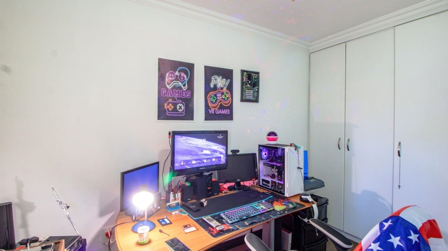 3 Bedroom Property for Sale in Beyerspark Gauteng