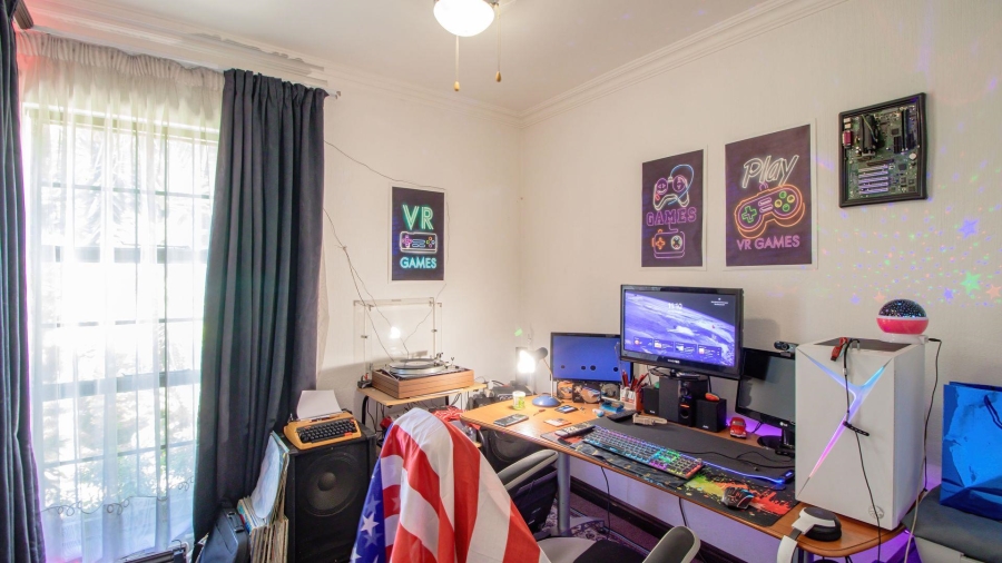 3 Bedroom Property for Sale in Beyerspark Gauteng