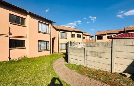 2 Bedroom Property for Sale in Mondeor Gauteng