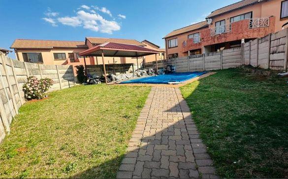 2 Bedroom Property for Sale in Mondeor Gauteng
