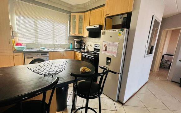2 Bedroom Property for Sale in Mondeor Gauteng
