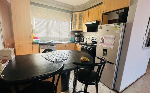 2 Bedroom Property for Sale in Mondeor Gauteng