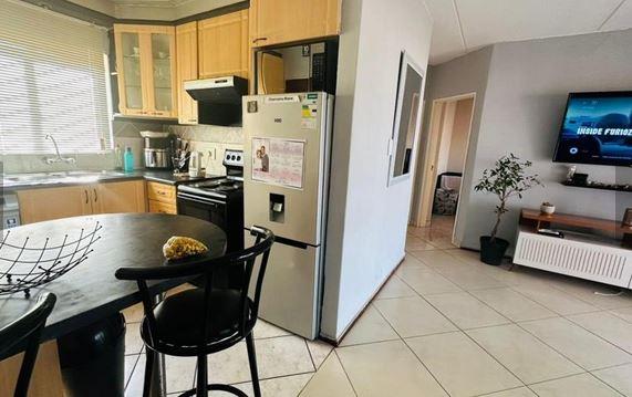 2 Bedroom Property for Sale in Mondeor Gauteng