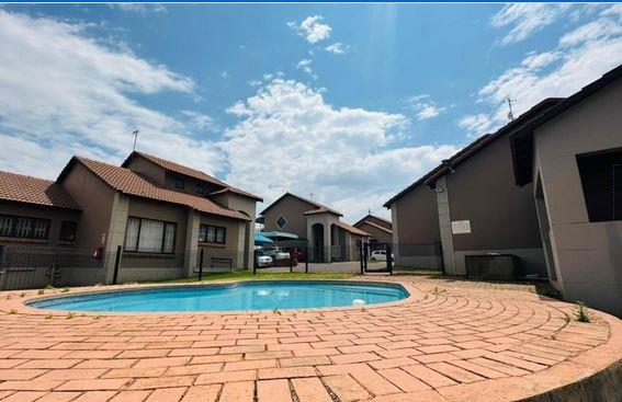 2 Bedroom Property for Sale in Mondeor Gauteng