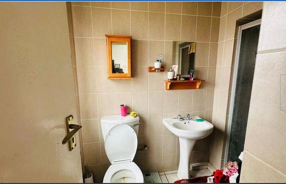 2 Bedroom Property for Sale in Mondeor Gauteng