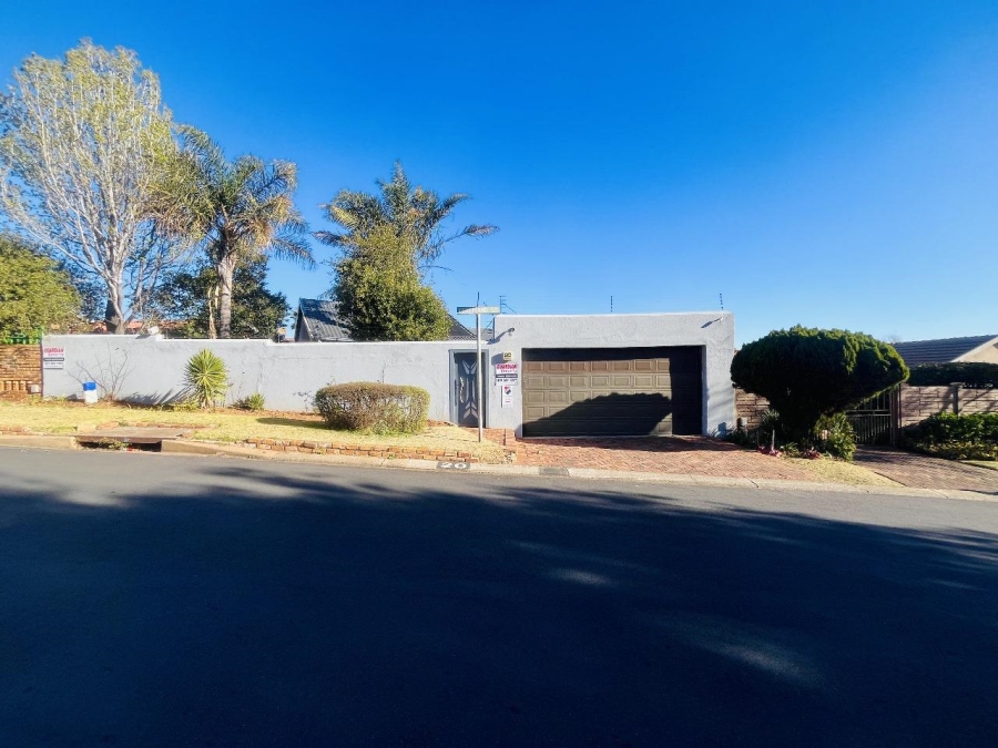 4 Bedroom Property for Sale in Suideroord Gauteng