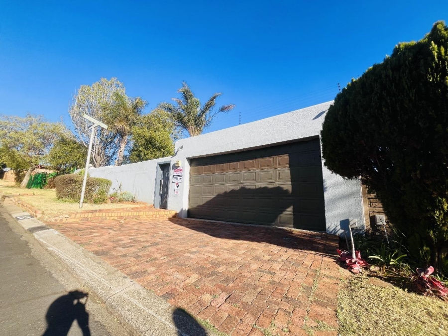 4 Bedroom Property for Sale in Suideroord Gauteng