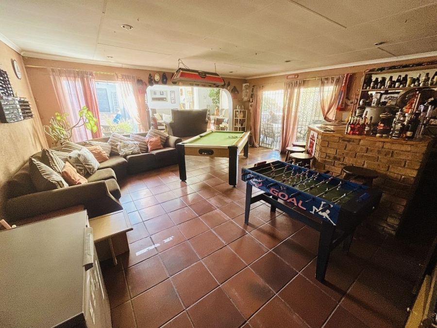 4 Bedroom Property for Sale in Suideroord Gauteng