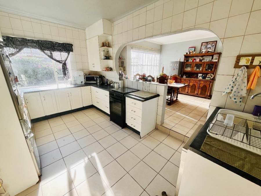 4 Bedroom Property for Sale in Suideroord Gauteng