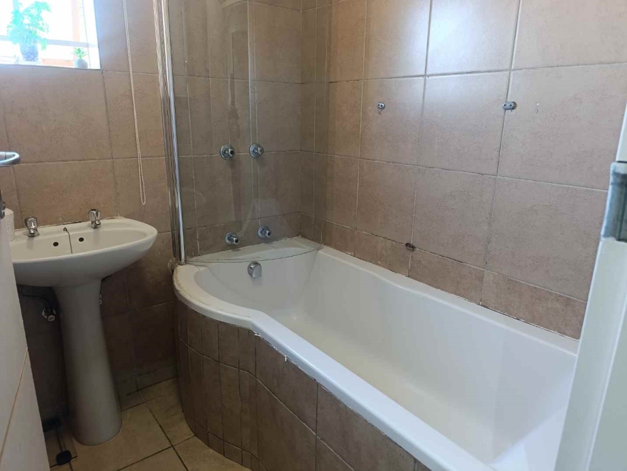 2 Bedroom Property for Sale in Thatch Hill Estate Gauteng