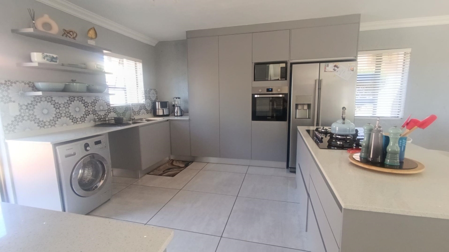 3 Bedroom Property for Sale in Noordwyk Gauteng