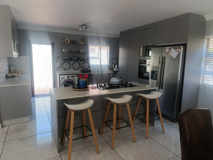 3 Bedroom Property for Sale in Noordwyk Gauteng