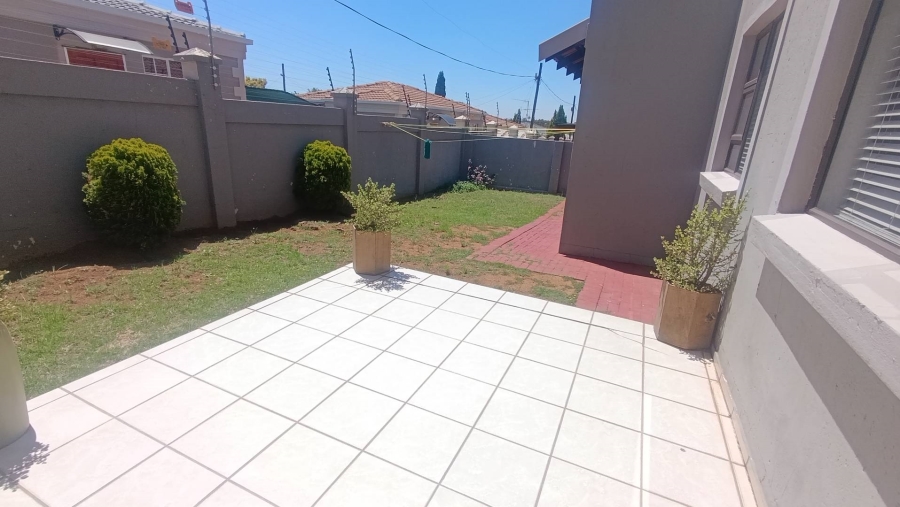 3 Bedroom Property for Sale in Noordwyk Gauteng
