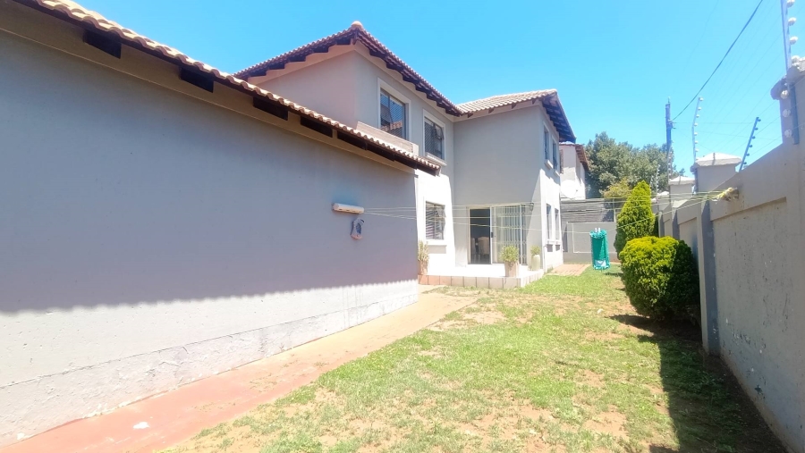 3 Bedroom Property for Sale in Noordwyk Gauteng