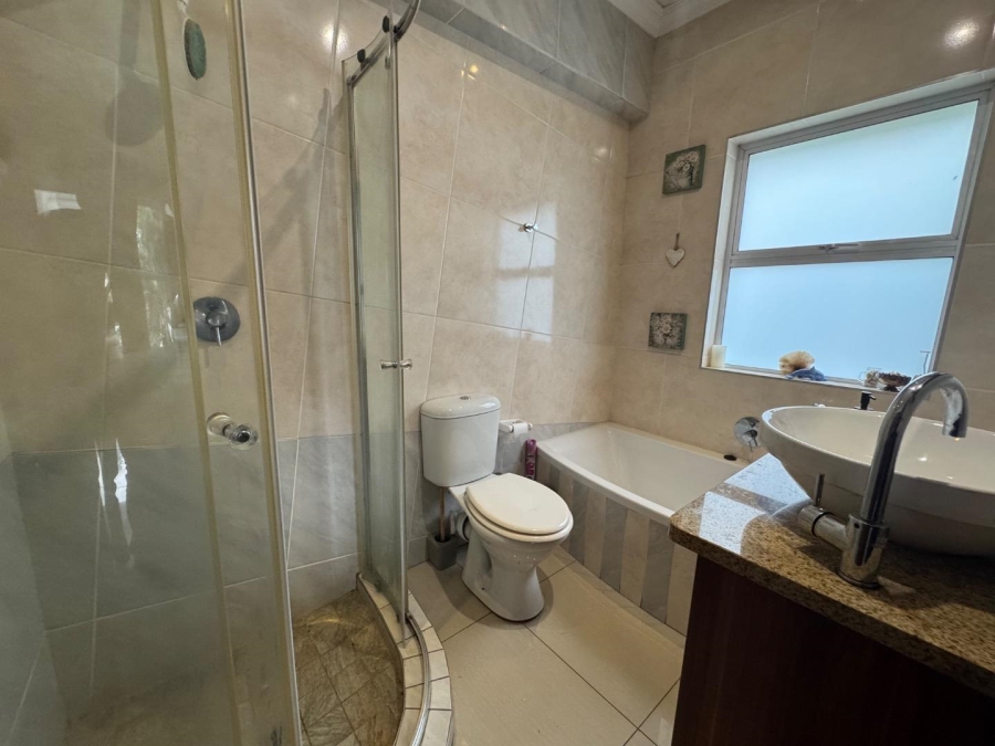 4 Bedroom Property for Sale in Leisure Bay Estate Gauteng