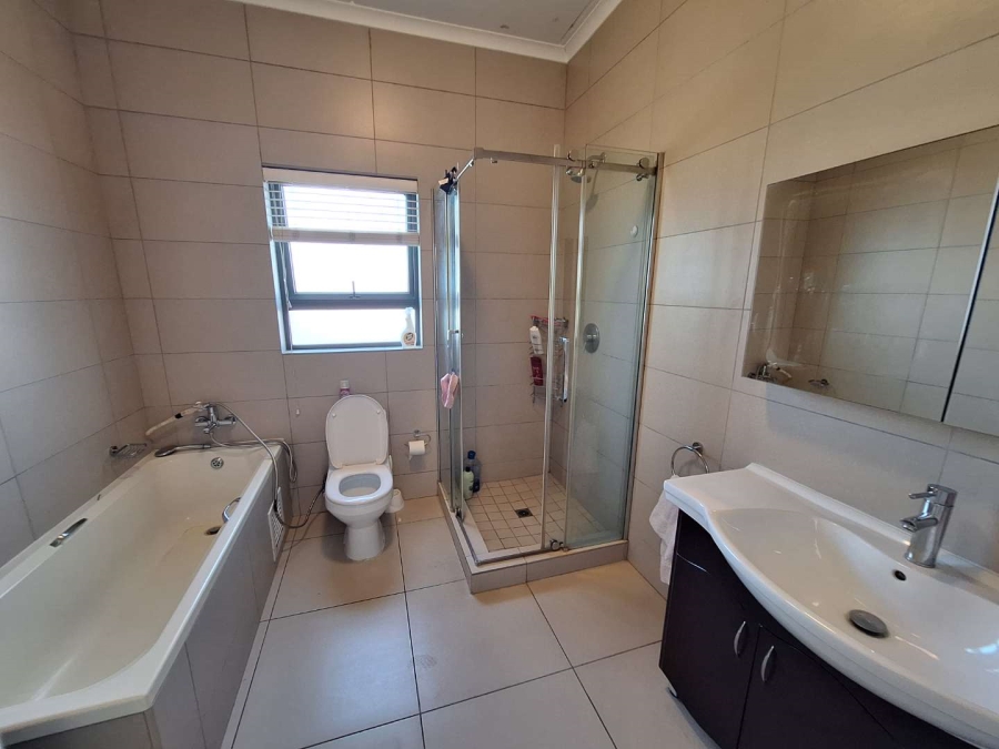 To Let 2 Bedroom Property for Rent in Broadacres Gauteng