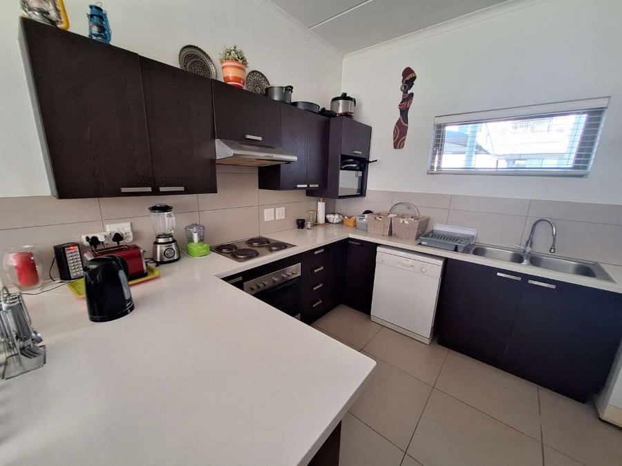 To Let 2 Bedroom Property for Rent in Broadacres Gauteng