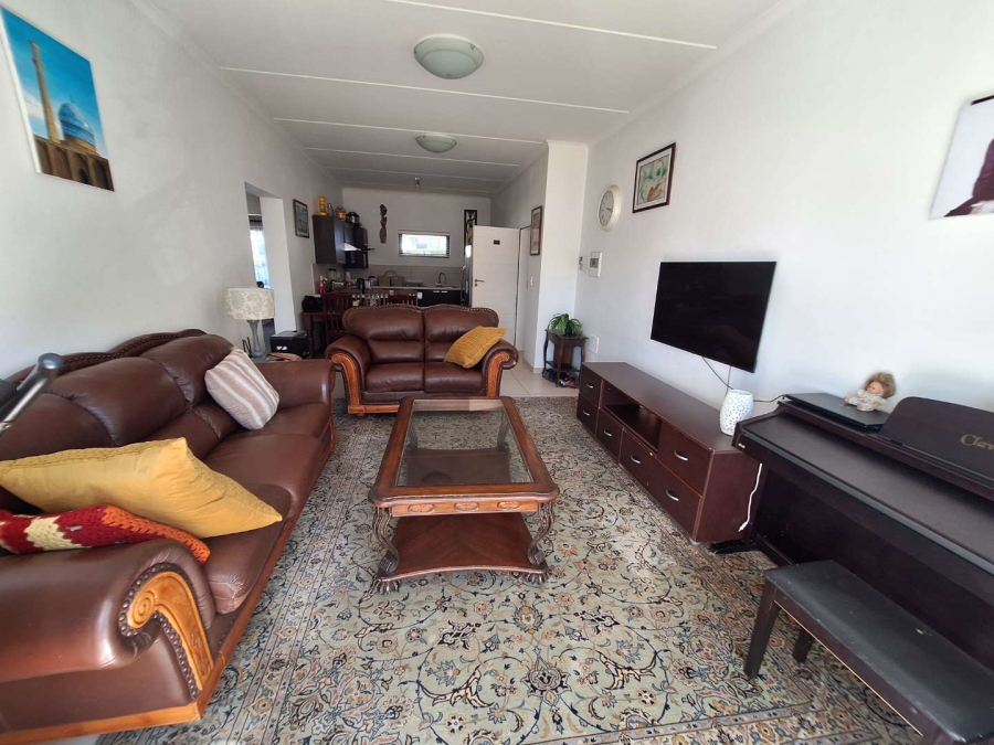 To Let 2 Bedroom Property for Rent in Broadacres Gauteng