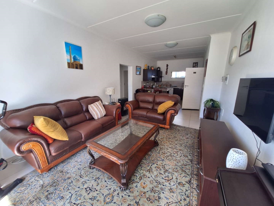 To Let 2 Bedroom Property for Rent in Broadacres Gauteng