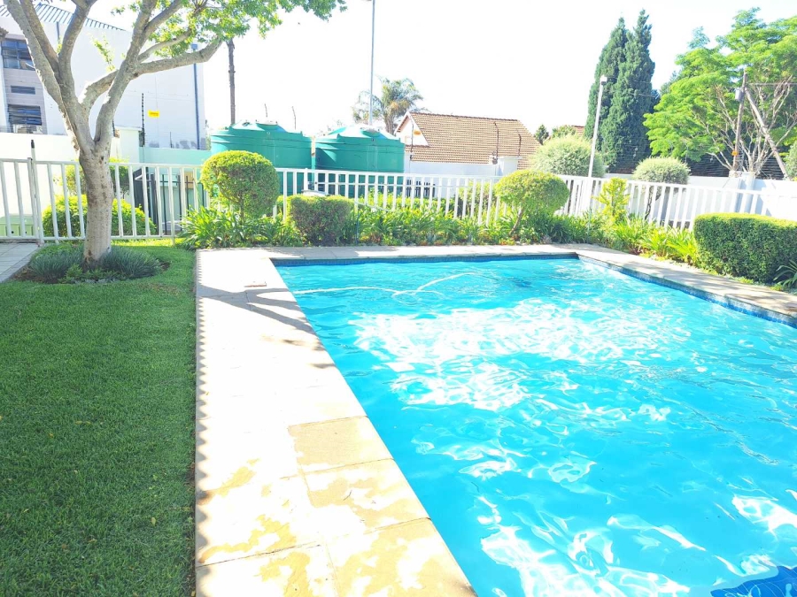 To Let 2 Bedroom Property for Rent in Broadacres Gauteng