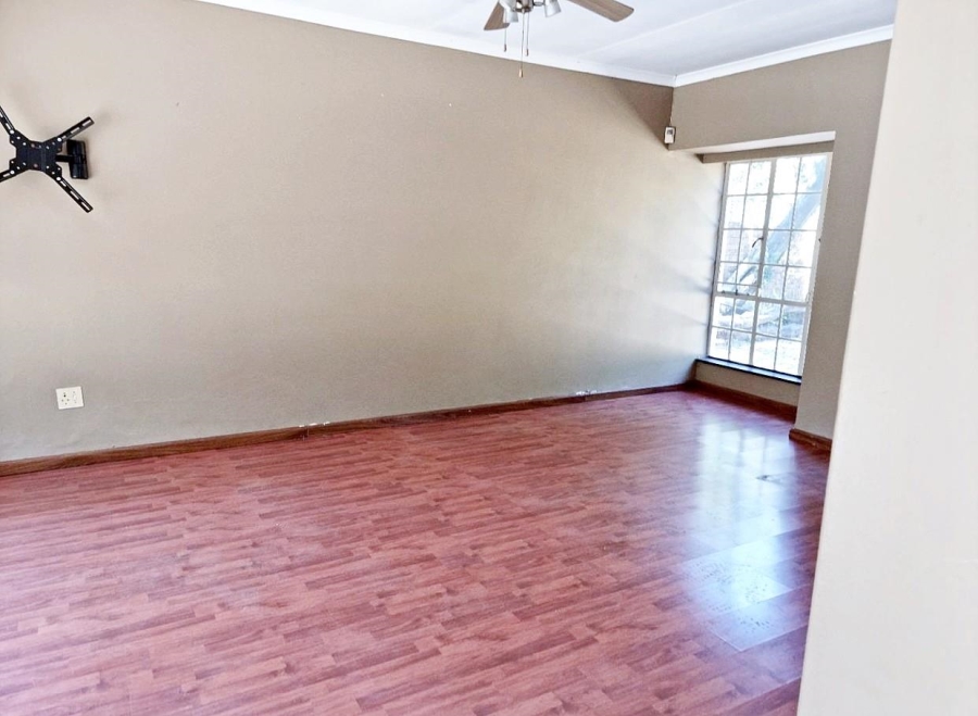 To Let 4 Bedroom Property for Rent in Gallo Manor Gauteng