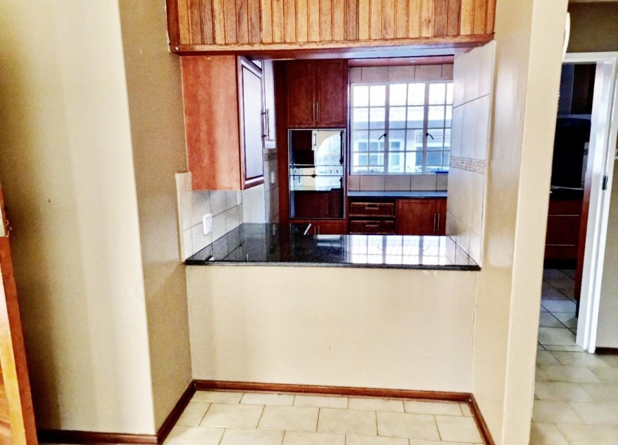 To Let 4 Bedroom Property for Rent in Gallo Manor Gauteng