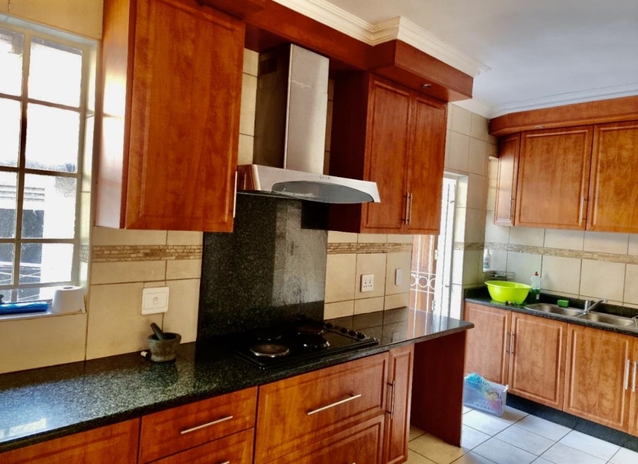 To Let 4 Bedroom Property for Rent in Gallo Manor Gauteng