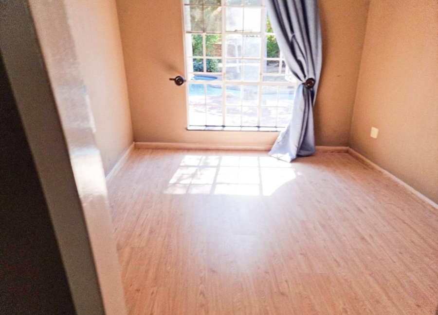 To Let 4 Bedroom Property for Rent in Gallo Manor Gauteng