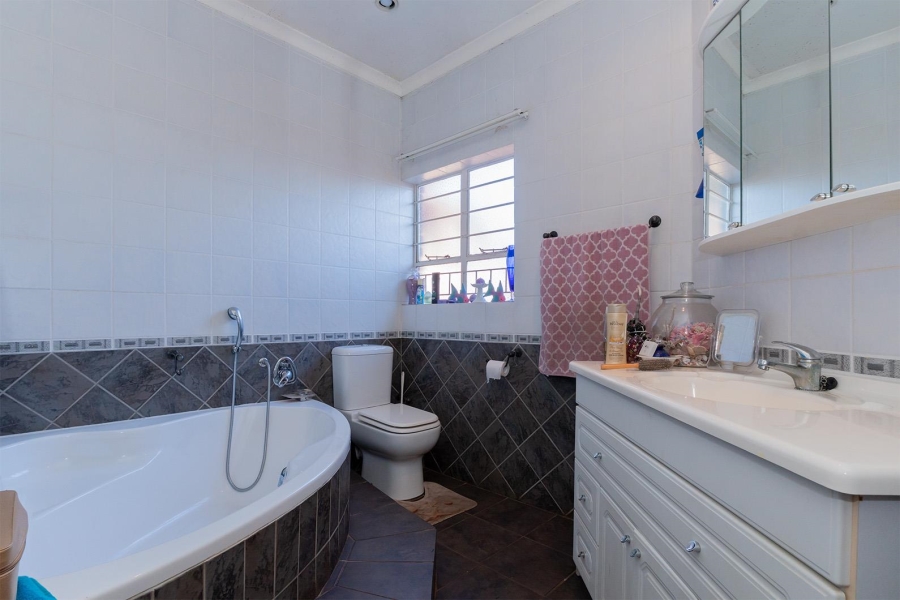 3 Bedroom Property for Sale in Birchleigh North Gauteng