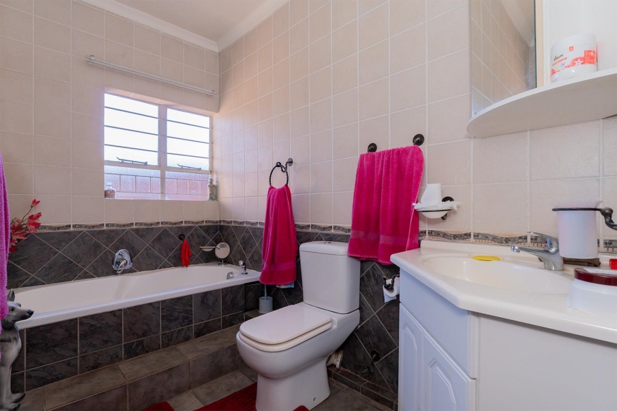 3 Bedroom Property for Sale in Birchleigh North Gauteng