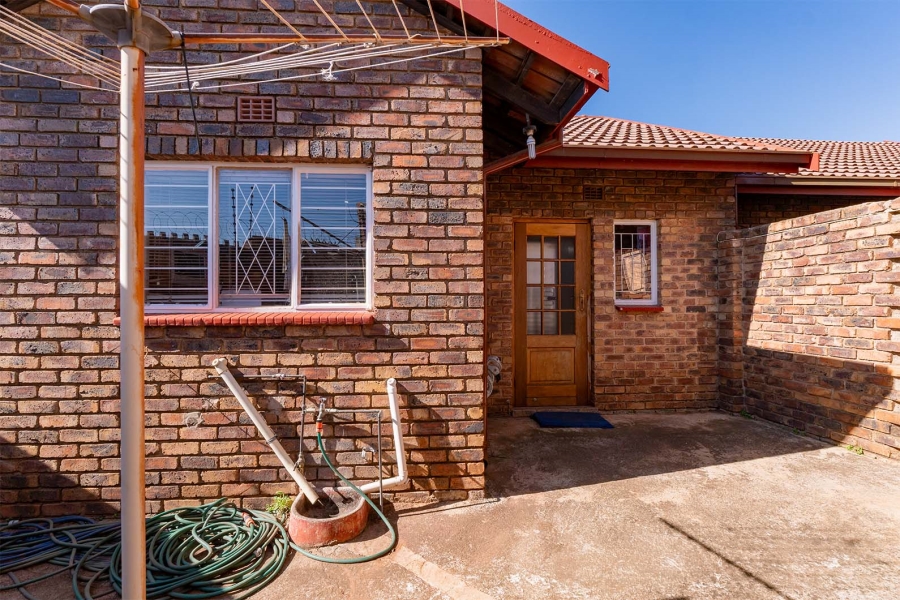 3 Bedroom Property for Sale in Birchleigh North Gauteng