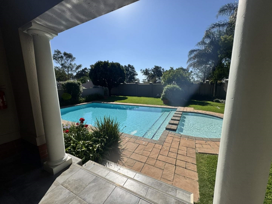 To Let 2 Bedroom Property for Rent in Broadacres Gauteng