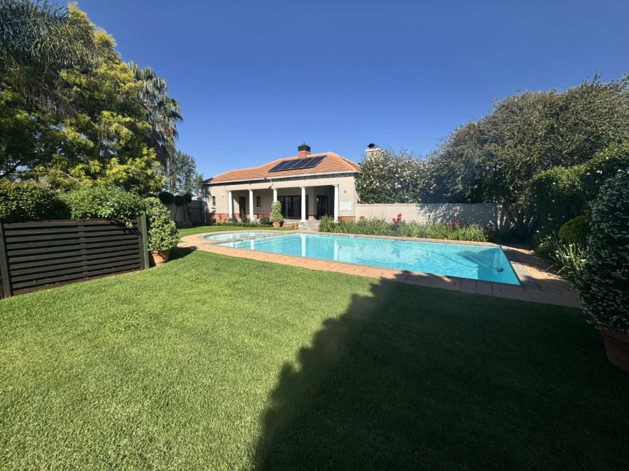 To Let 2 Bedroom Property for Rent in Broadacres Gauteng