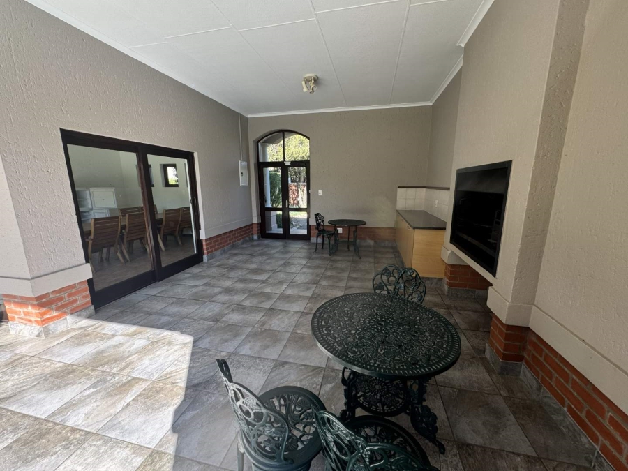 To Let 2 Bedroom Property for Rent in Broadacres Gauteng