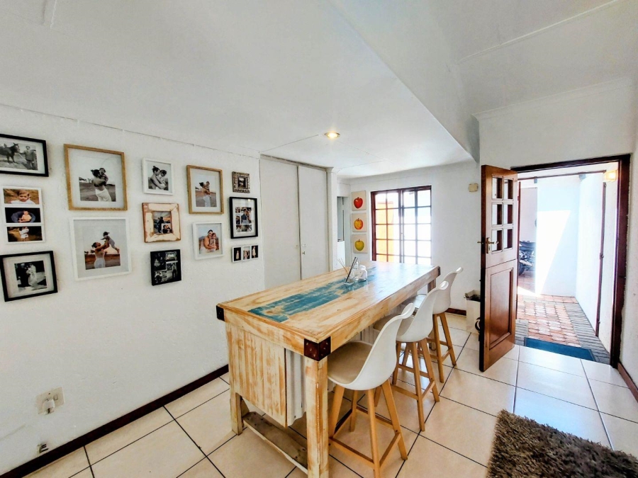 To Let 1 Bedroom Property for Rent in Bryanston Gauteng