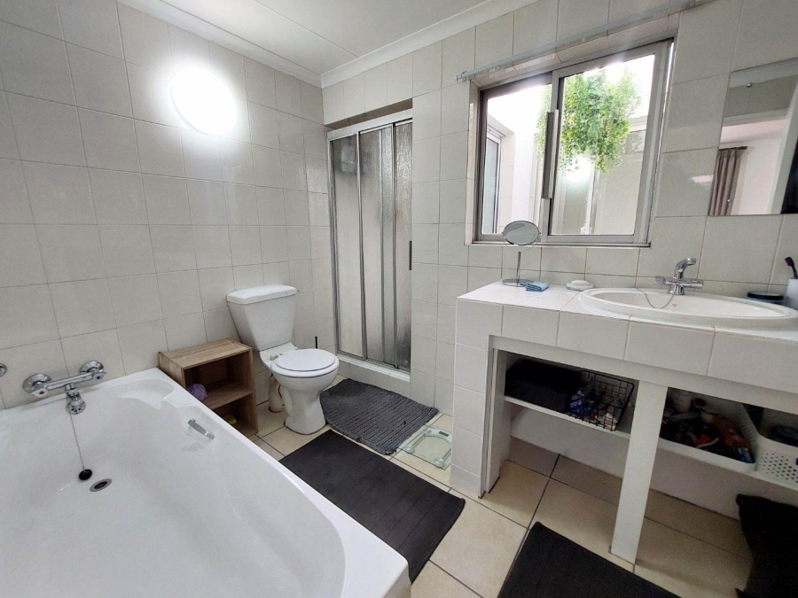 To Let 1 Bedroom Property for Rent in Bryanston Gauteng