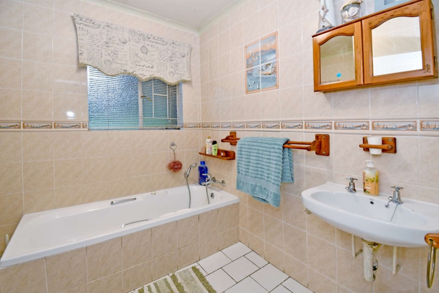 4 Bedroom Property for Sale in Noordheuwel Gauteng