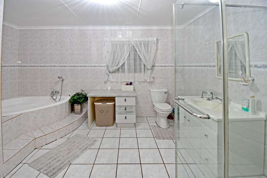 4 Bedroom Property for Sale in Noordheuwel Gauteng