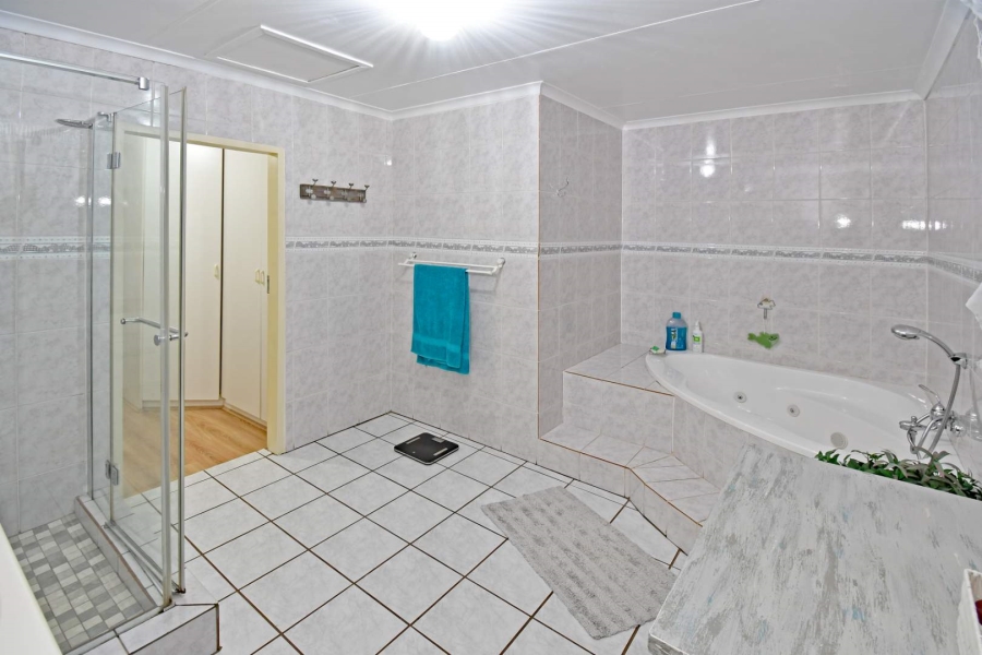 4 Bedroom Property for Sale in Noordheuwel Gauteng