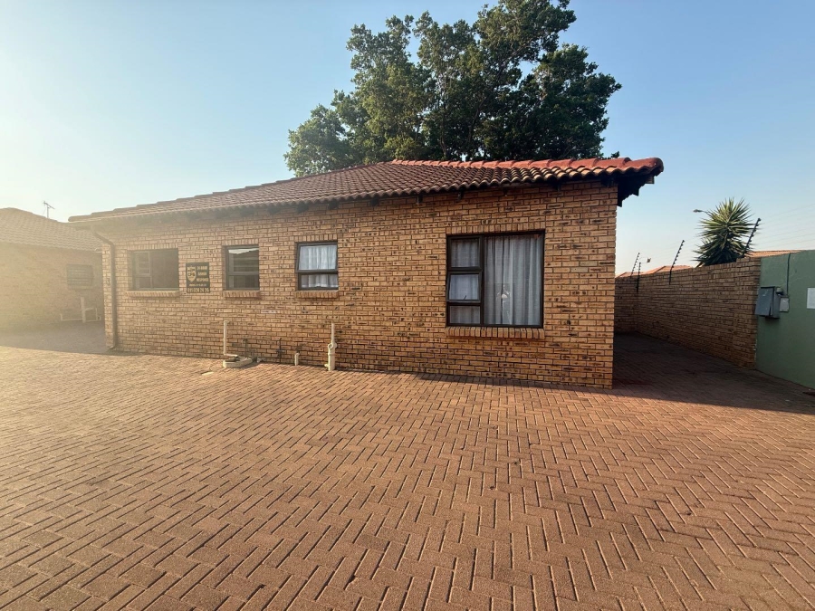 3 Bedroom Property for Sale in New Redruth Gauteng