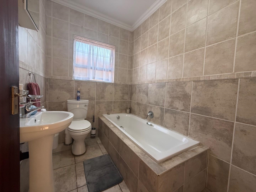 3 Bedroom Property for Sale in New Redruth Gauteng