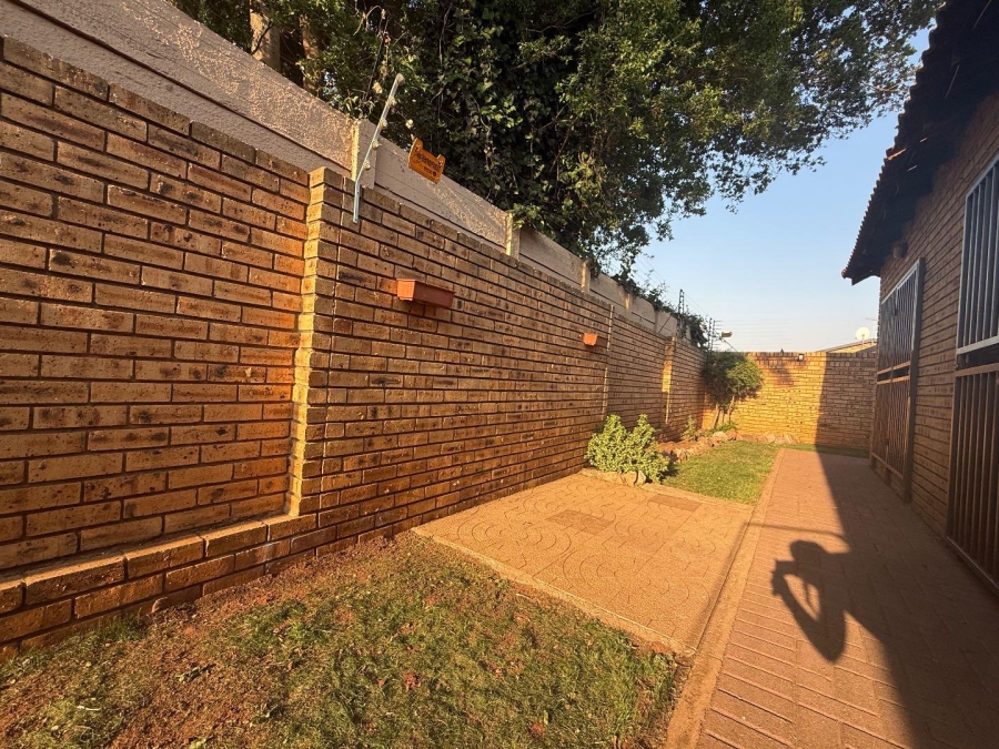 3 Bedroom Property for Sale in New Redruth Gauteng
