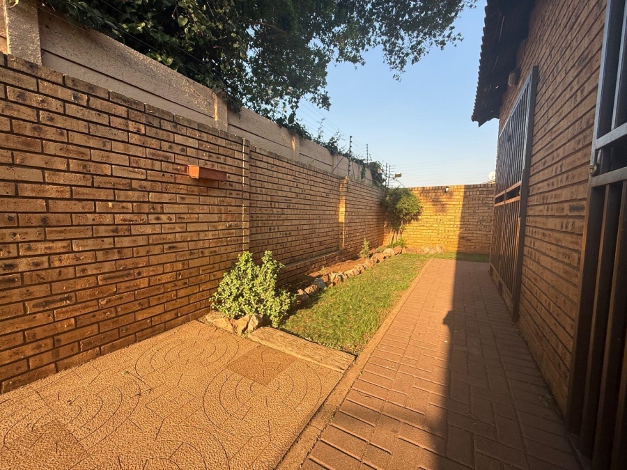 3 Bedroom Property for Sale in New Redruth Gauteng