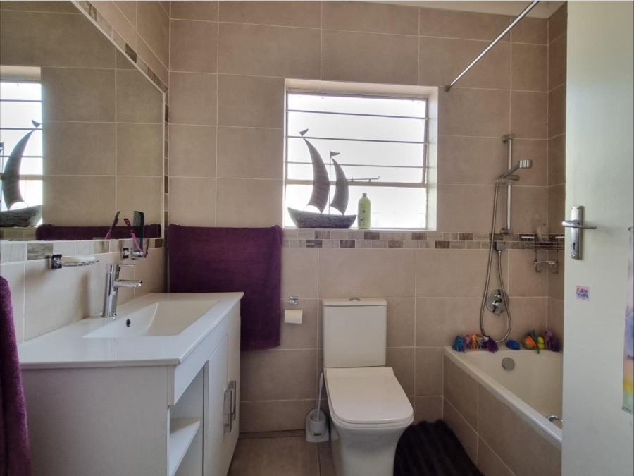 3 Bedroom Property for Sale in Brackenhurst Gauteng