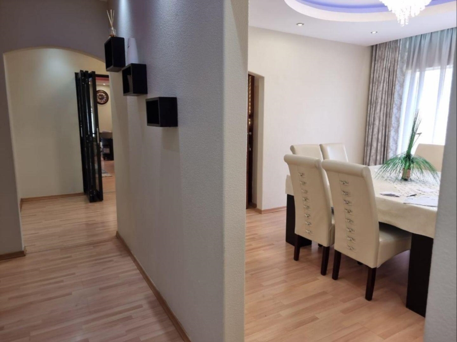 5 Bedroom Property for Sale in Brackenhurst Gauteng