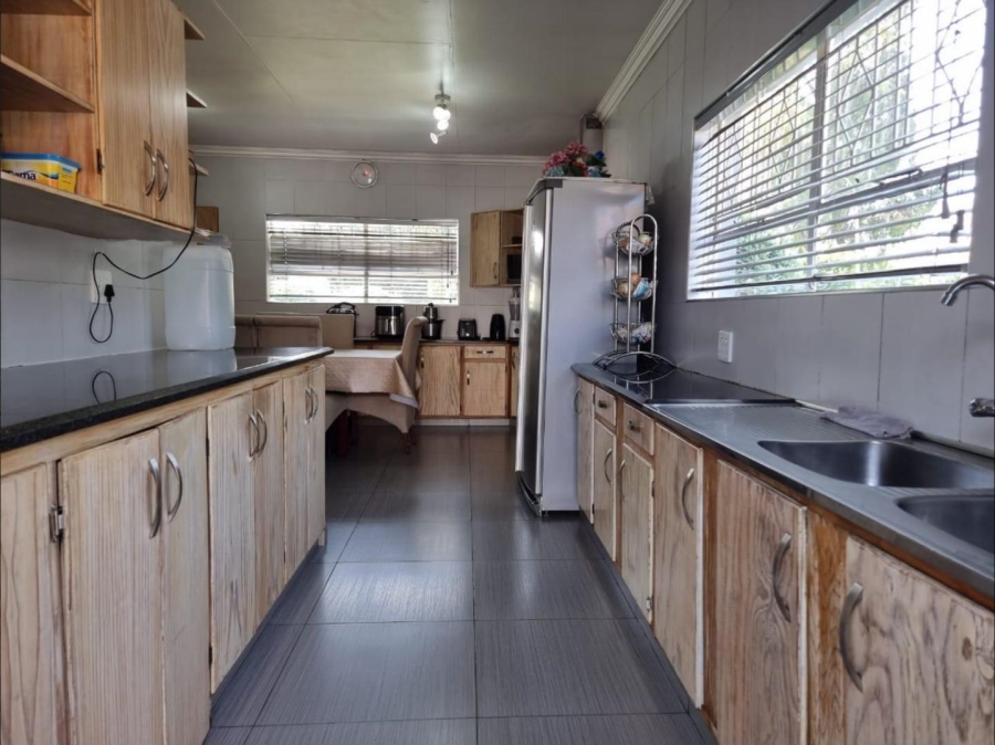 5 Bedroom Property for Sale in Brackenhurst Gauteng