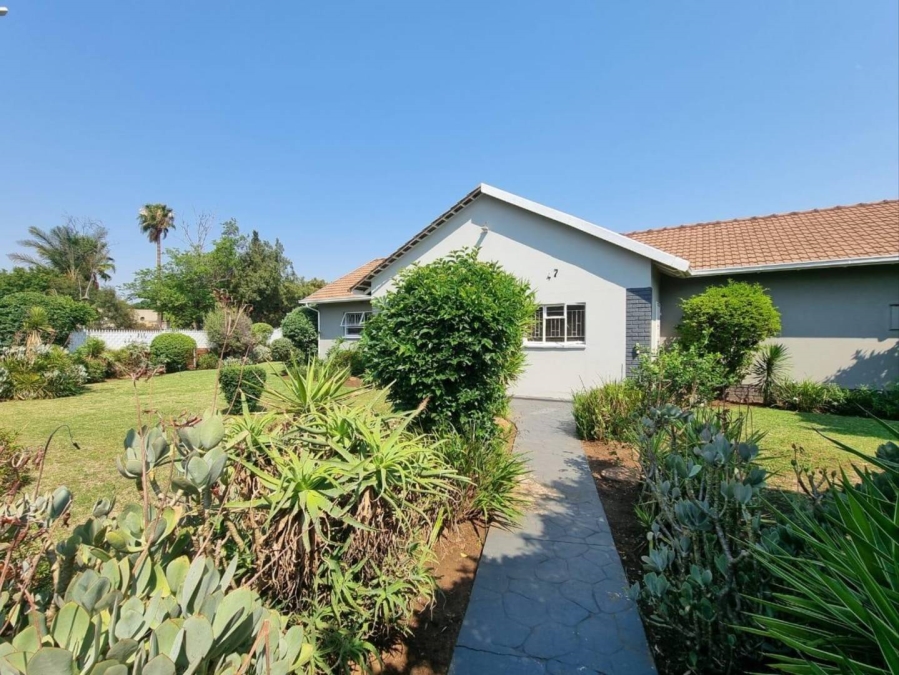 5 Bedroom Property for Sale in Brackenhurst Gauteng