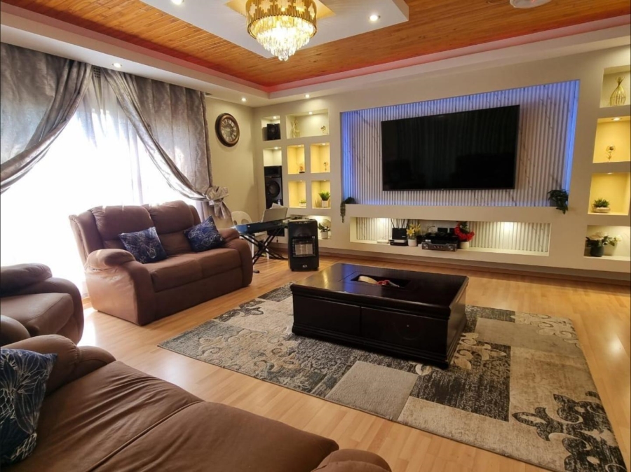 5 Bedroom Property for Sale in Brackenhurst Gauteng